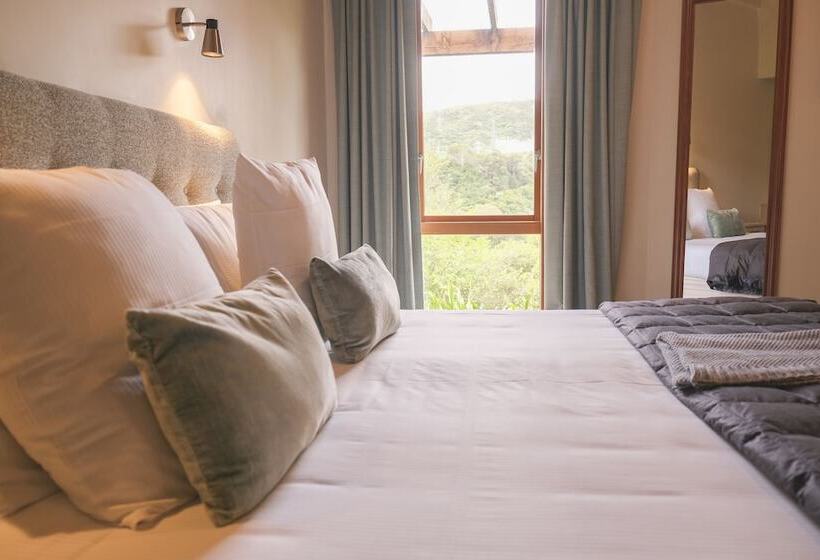 Отель Silverstream Retreat