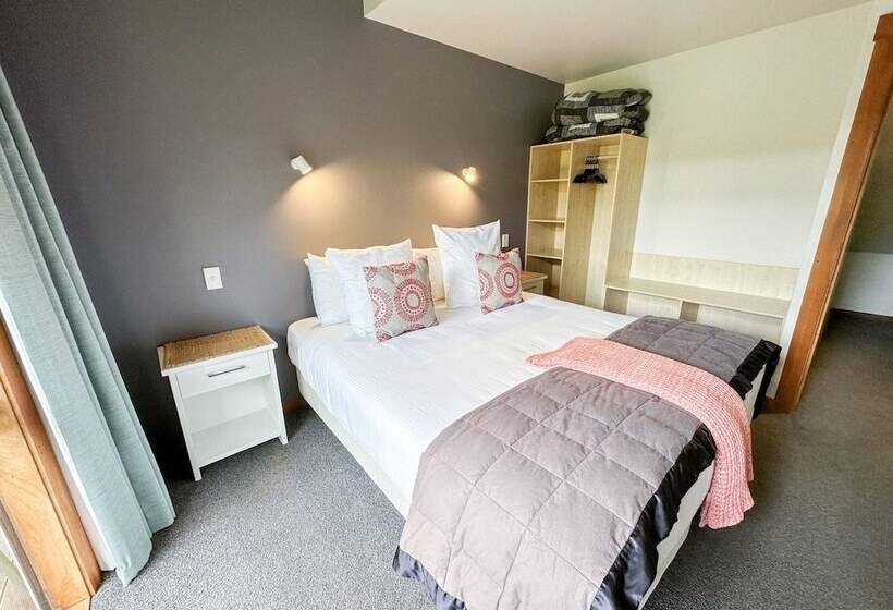 Отель Silverstream Retreat