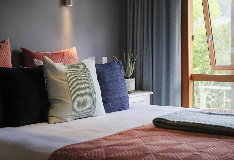 Отель Silverstream Retreat