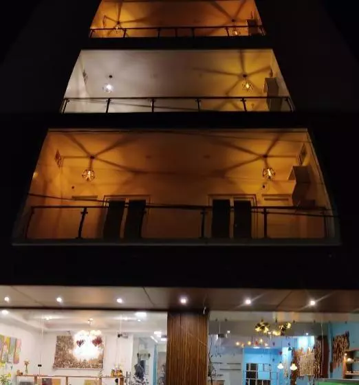 Alberg The Sweven Rishikesh