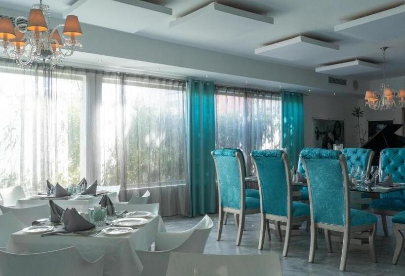 Instyle Residences At Infiniti Blu