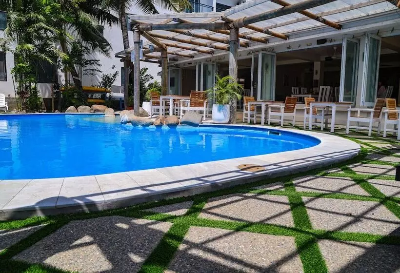 Отель Aquarius On The Beach