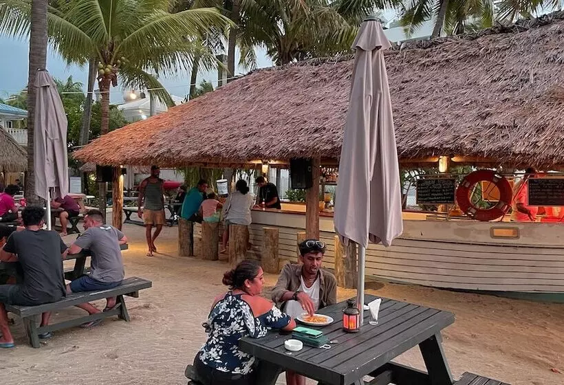 Отель Aquarius On The Beach