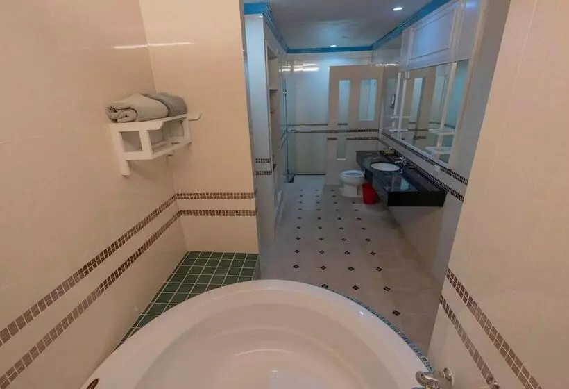 فندق Ayodhaya Palace Beach Resort Krabi