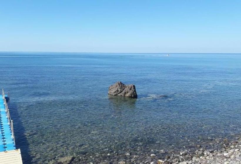 בית מלון כפרי Hydra Club