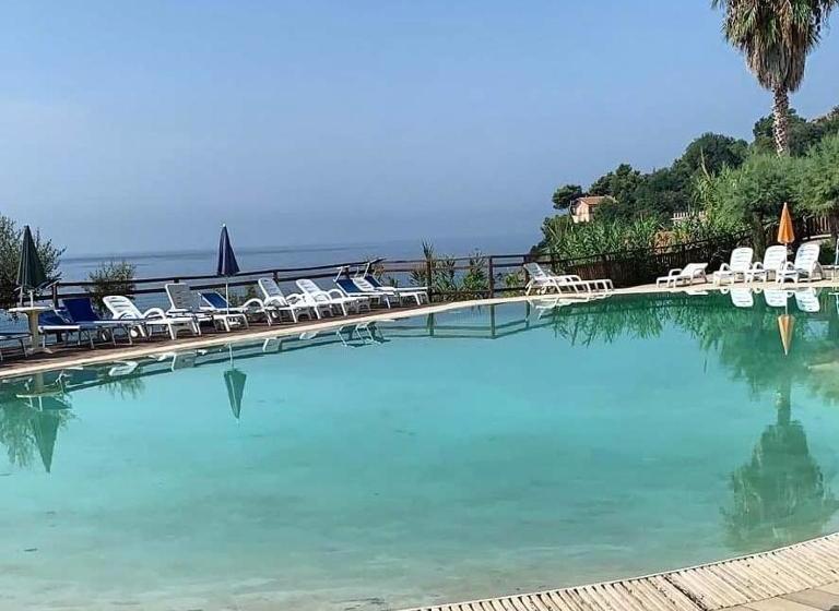 בית מלון כפרי Hydra Club