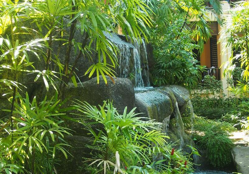 בית מלון כפרי Khaolak Palm Beach Resort