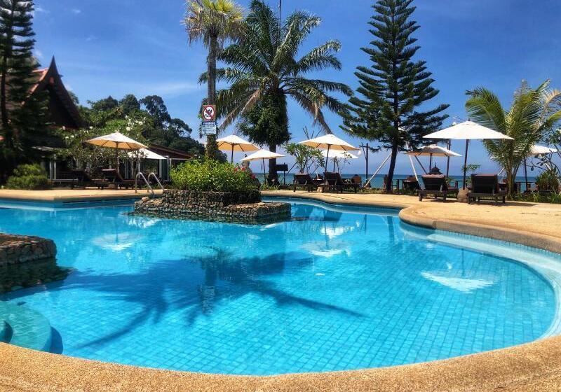 בית מלון כפרי Khaolak Palm Beach Resort