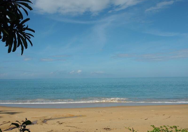 בית מלון כפרי Khaolak Palm Beach Resort