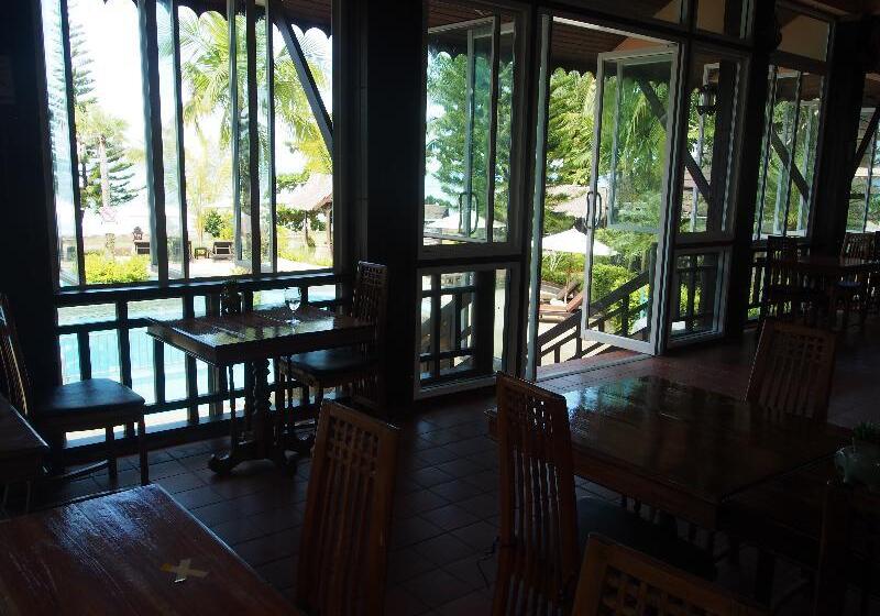 בית מלון כפרי Khaolak Palm Beach Resort