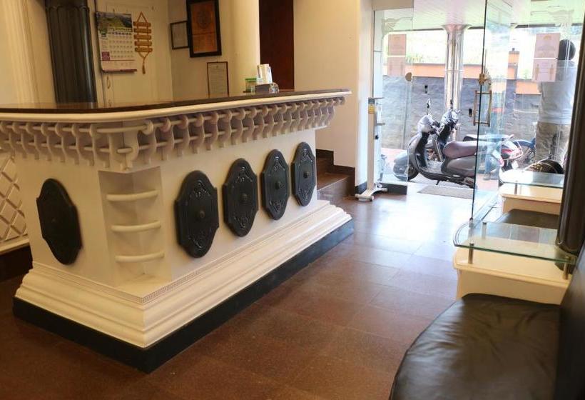 ホテル Lake Residency