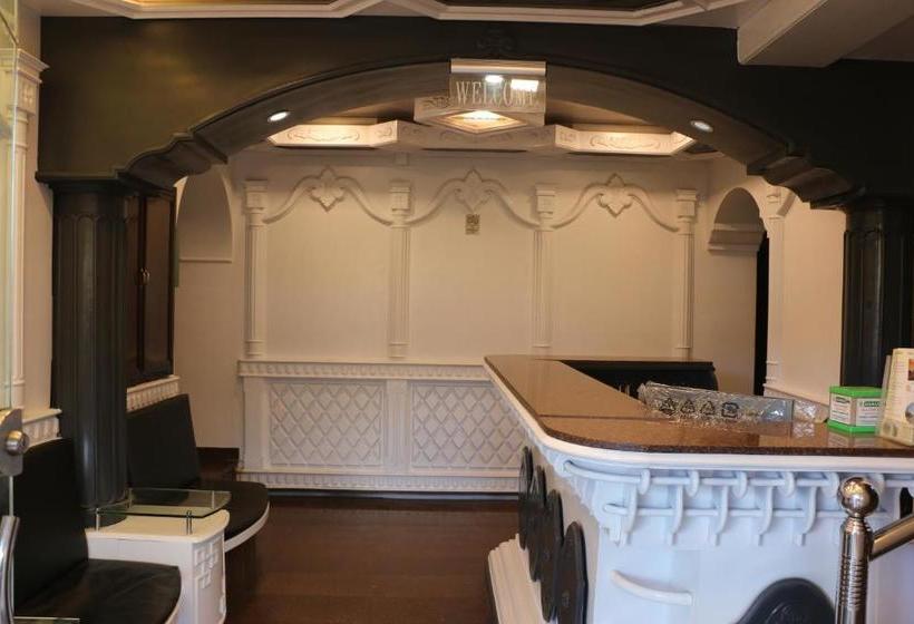 호텔 Lake Residency