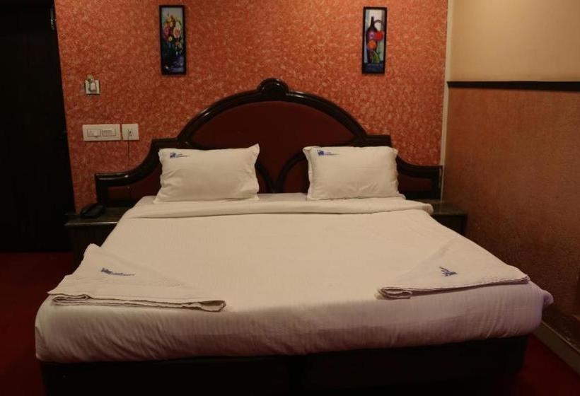 Hotel Lake Residency