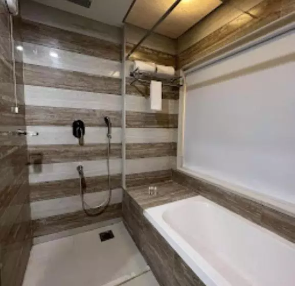 ホテル High Rise Regency, Burhanpur