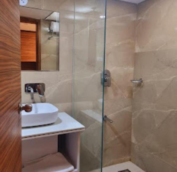 فندق High Rise Regency, Burhanpur