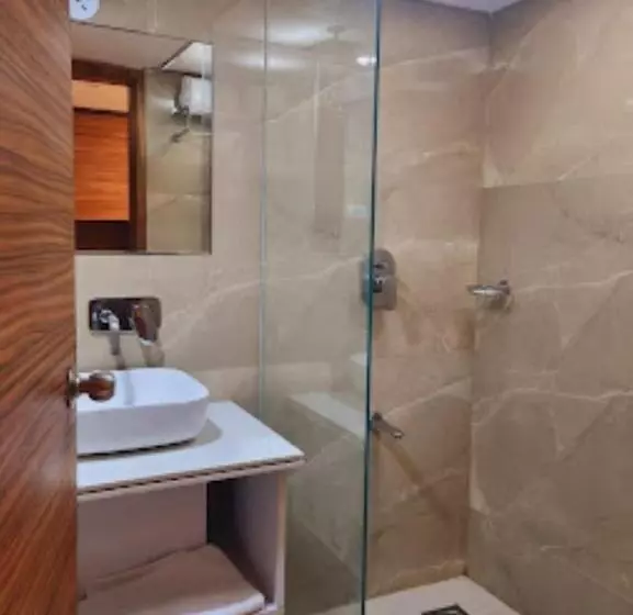 ホテル High Rise Regency, Burhanpur