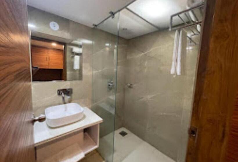 فندق High Rise Regency, Burhanpur