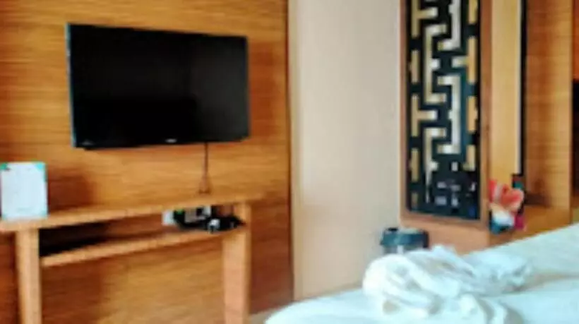 ホテル High Rise Regency, Burhanpur