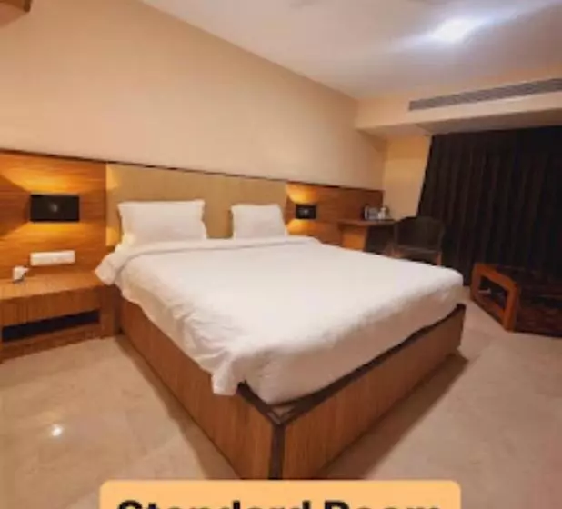 ホテル High Rise Regency, Burhanpur