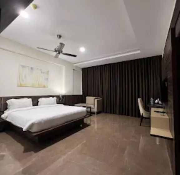 ホテル High Rise Regency, Burhanpur