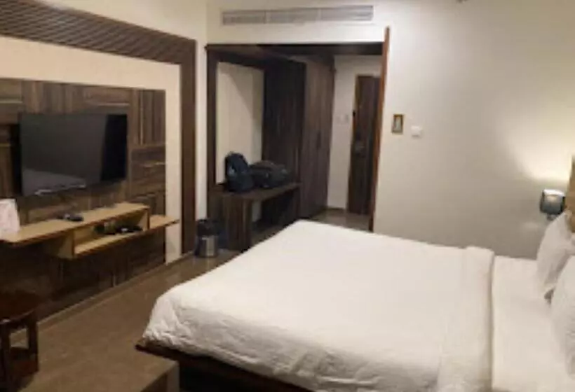 ホテル High Rise Regency, Burhanpur