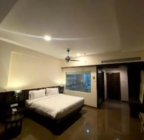ホテル High Rise Regency, Burhanpur