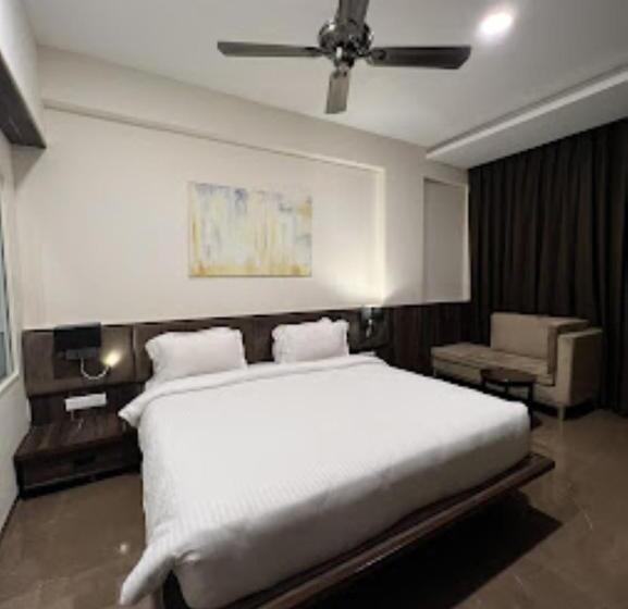 فندق High Rise Regency, Burhanpur