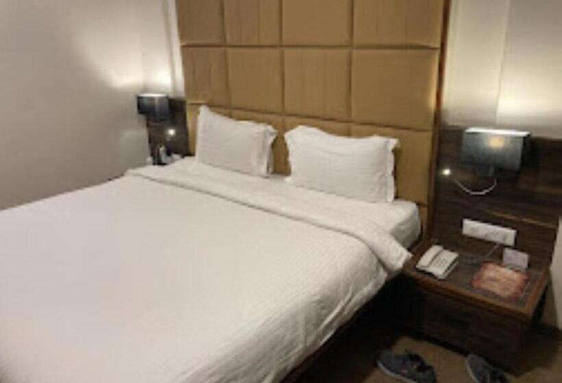 فندق High Rise Regency, Burhanpur