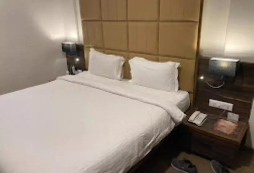 ホテル High Rise Regency, Burhanpur