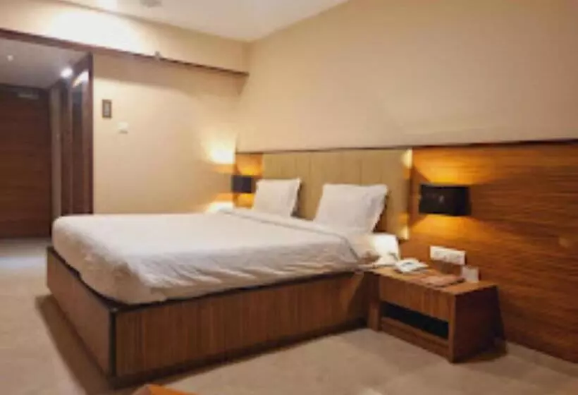 ホテル High Rise Regency, Burhanpur