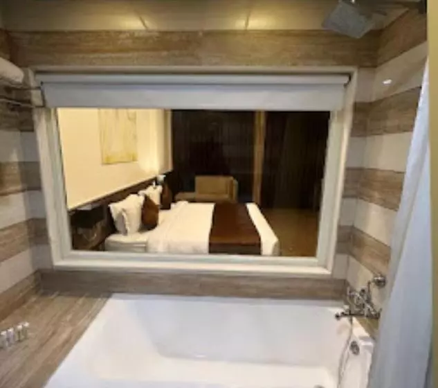ホテル High Rise Regency, Burhanpur