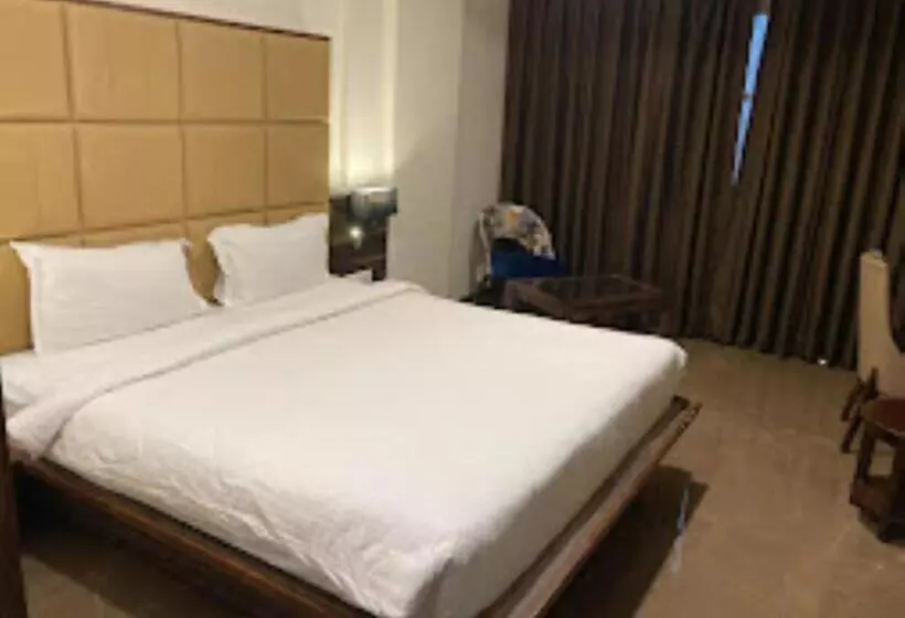 ホテル High Rise Regency, Burhanpur