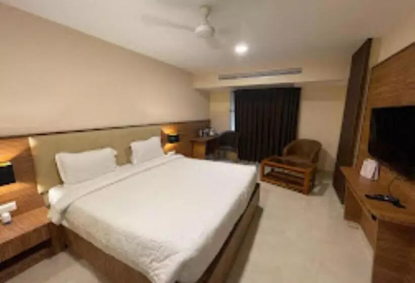 ホテル High Rise Regency, Burhanpur