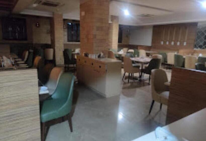 فندق High Rise Regency, Burhanpur
