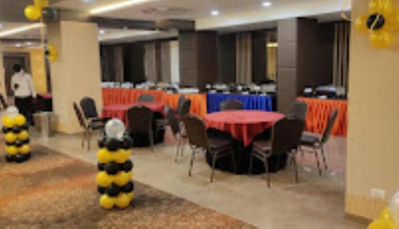 فندق High Rise Regency, Burhanpur