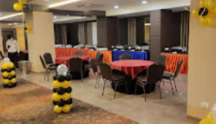 ホテル High Rise Regency, Burhanpur