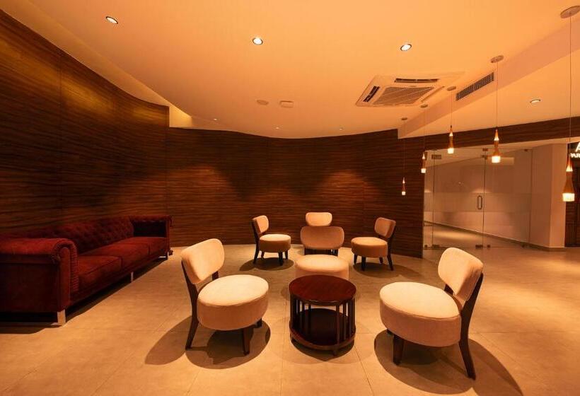 Отель Hometown Galleria Manipal