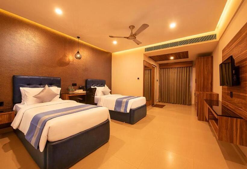 Отель Hometown Galleria Manipal