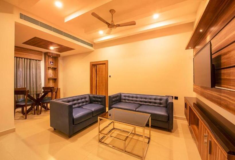 Отель Hometown Galleria Manipal