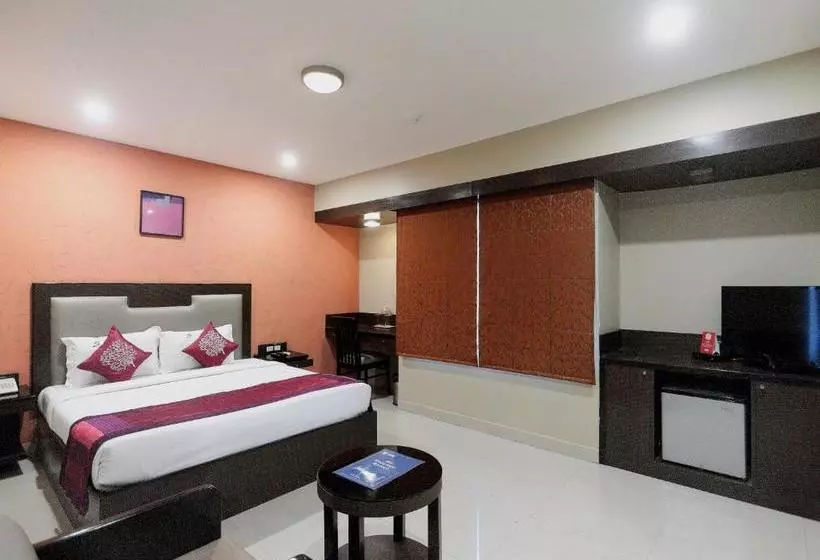 هتل Oyo 78419 Collection O Prime Santhome Inn