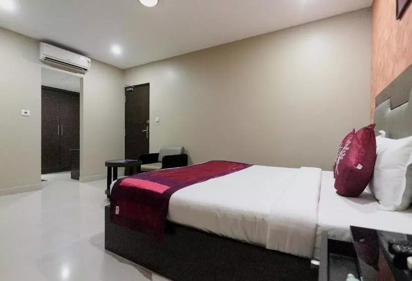 هتل Oyo 78419 Collection O Prime Santhome Inn