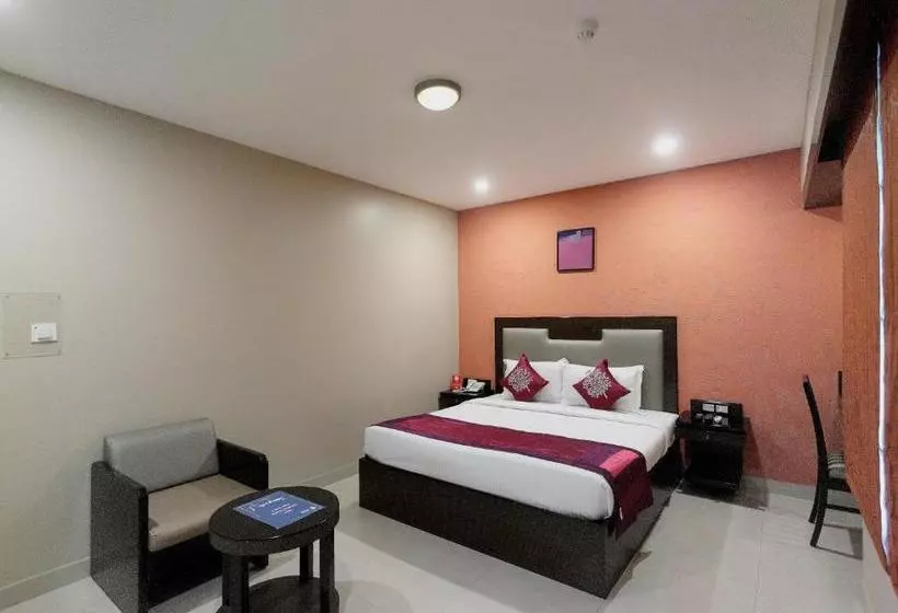 هتل Oyo 78419 Collection O Prime Santhome Inn