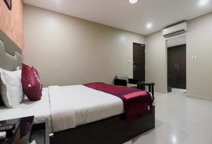 هتل Oyo 78419 Collection O Prime Santhome Inn