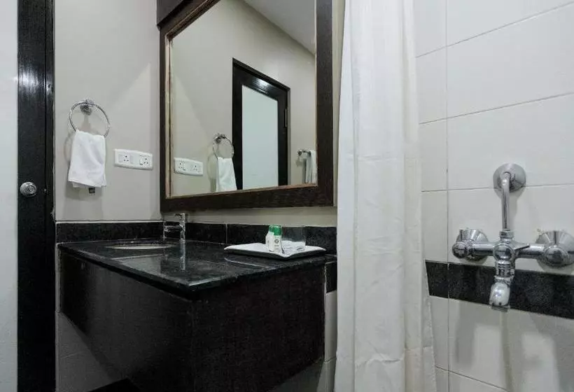 هتل Oyo 78419 Collection O Prime Santhome Inn