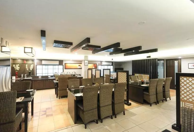 هتل Oyo 78419 Collection O Prime Santhome Inn