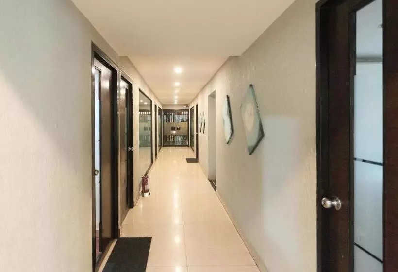 هتل Oyo 78419 Collection O Prime Santhome Inn