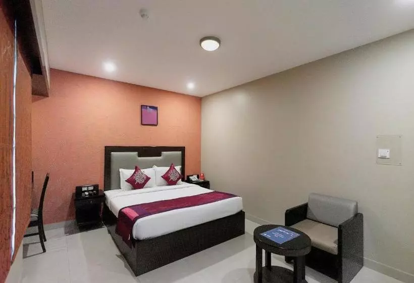 هتل Oyo 78419 Collection O Prime Santhome Inn