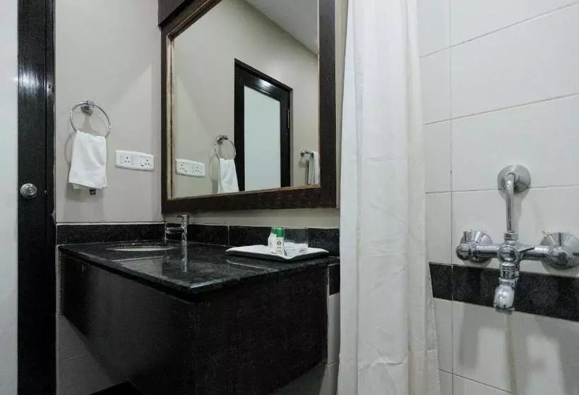 هتل Oyo 78419 Collection O Prime Santhome Inn