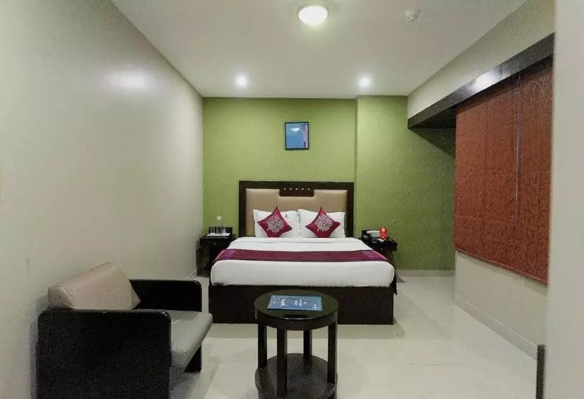 هتل Oyo 78419 Collection O Prime Santhome Inn