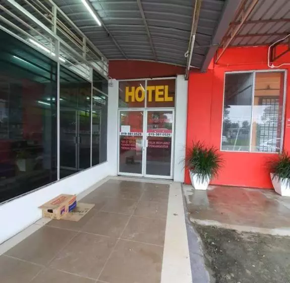 Hotel Oyo 90174 Tuah Inn